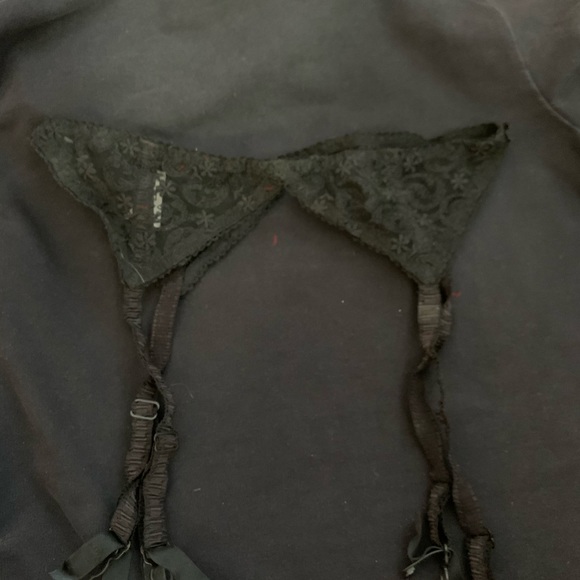 lacey garter - Picture 2 of 2